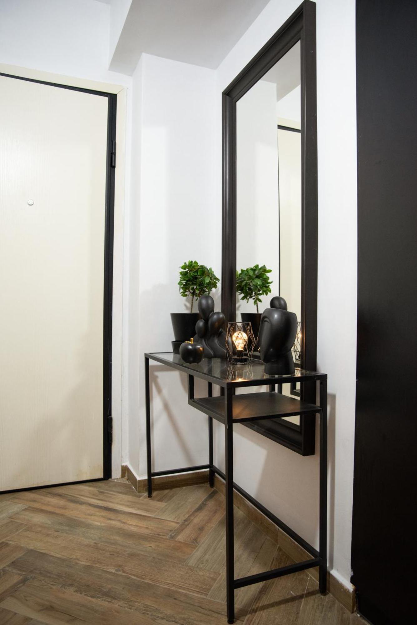 Cozy Apartment-steps From The Centre Apartment *