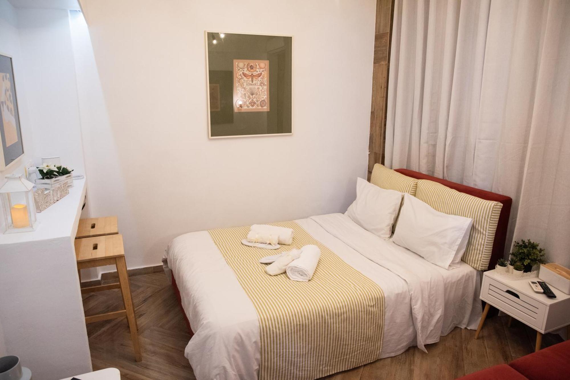 Cozy Apartment-steps From The Centre Athen