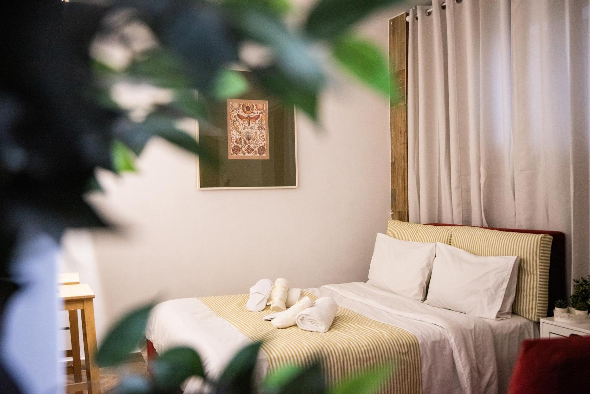 Cozy Apartment-steps From The Centre Athens
