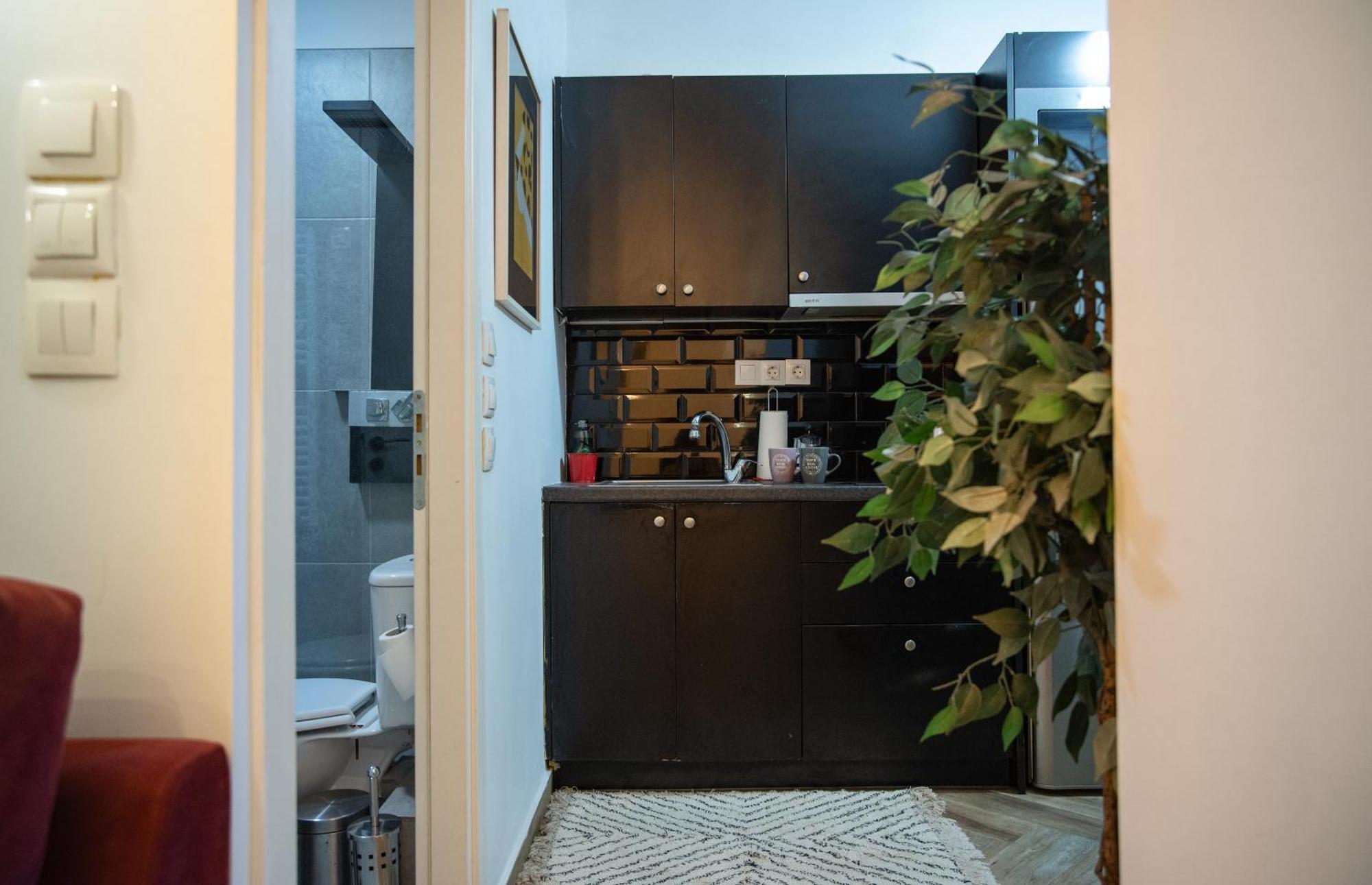 Cozy Apartment-steps From The Centre